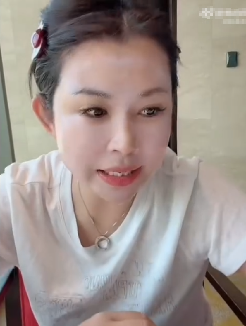 二驴大舞台引爆流量奇迹,驴姐:全网抢着要来!刘大美首曝离婚内幕,前夫逆袭成功(图2)