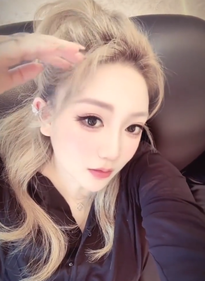 二驴大舞台引爆流量奇迹,驴姐:全网抢着要来!刘大美首曝离婚内幕,前夫逆袭成功(图5)