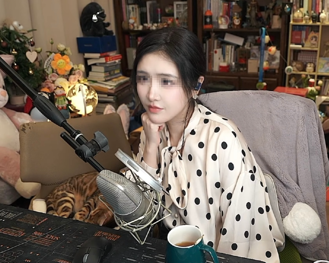 “那个女人”日亏几十万?发姐晒亏损惊呆网友,这不得资产过千万(图2)