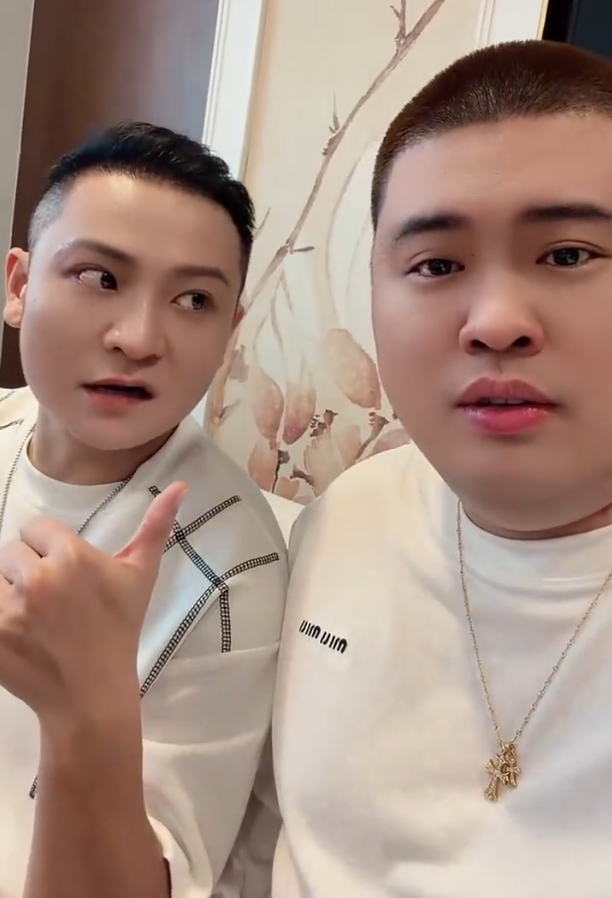 驴姐吐槽二子爷整容:兄弟变“二妹妹”?方丈吐槽自家粉丝“太寒酸”:拿不出手(图4)