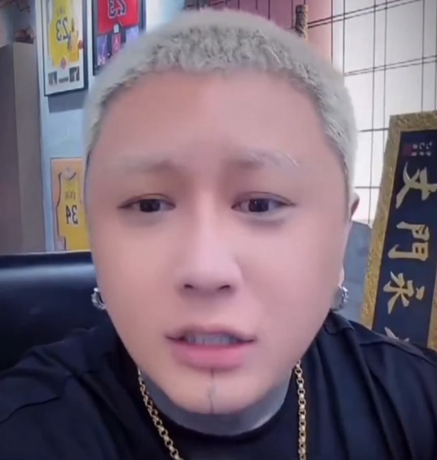 方丈怒怼小冠军闺蜜:别掺和别人家事?驴姐被巴扎黑前妻给气哭(图2)