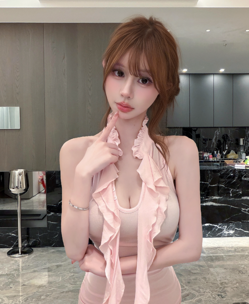 女主播复出频繁违规，停播三年已是“素人”，心态崩了当场痛哭(图4)