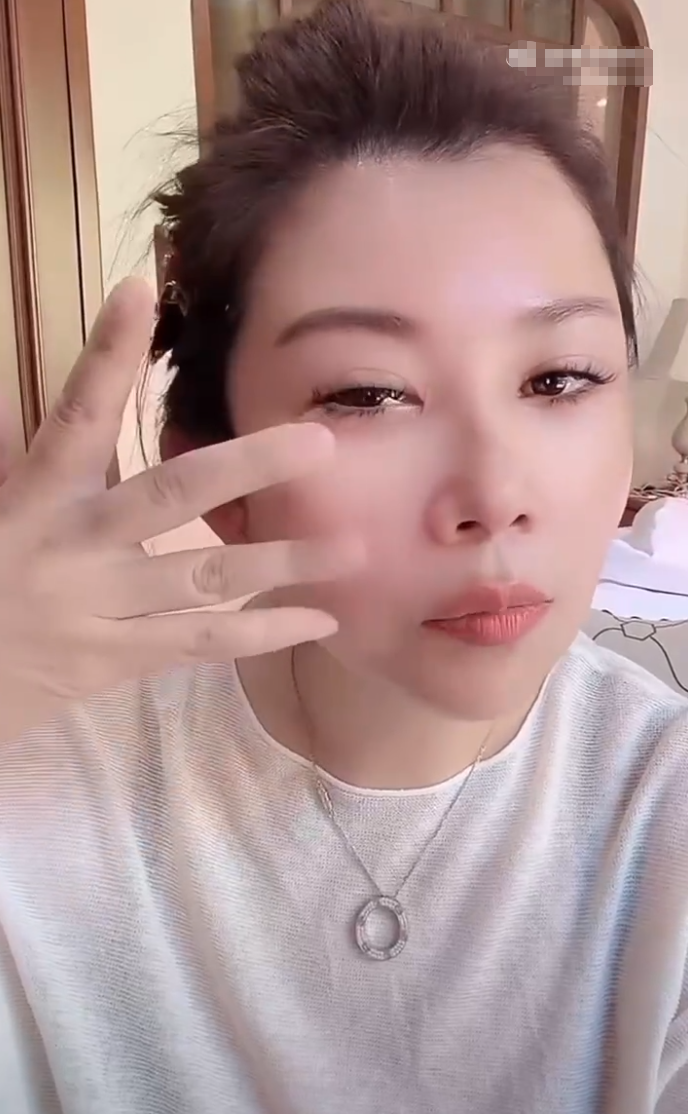 殷世航发文悼念爱犬因中暑去世!40多岁还有爸打是幸福,驴姐自曝被驴爸打了!(图4)