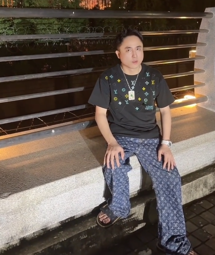 散打哥大群深夜炸锅:仙洋二子爷通宵对线?小冠军回归卖货,巴扎“装傻”避谈前妻(图1)