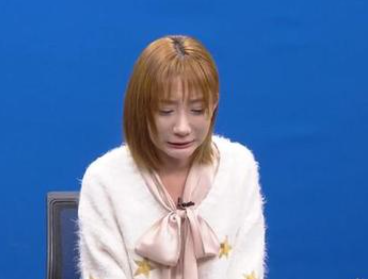 没穿都看过还取关 ?“换衣门”郭mini改名复出,坦然自嘲黑历史(图1)