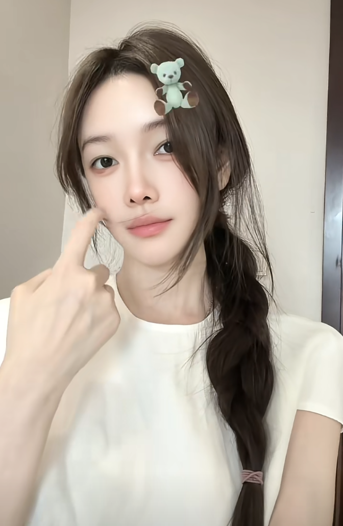 芮甜甜晒“少爷”练球照,新男友还是弟弟?主播“阿宇”放话举报“骡子”:这次必须打服(图1) 芮甜甜晒“少爷”练球照,新男友还是弟弟?主播“阿宇”放话举报“骡子”:这次必须打服(图1)