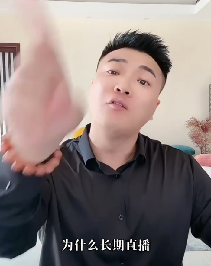 芮甜甜晒“少爷”练球照,新男友还是弟弟?主播“阿宇”放话举报“骡子”:这次必须打服(图4) 芮甜甜晒“少爷”练球照,新男友还是弟弟?主播“阿宇”放话举报“骡子”:这次必须打服(图4)